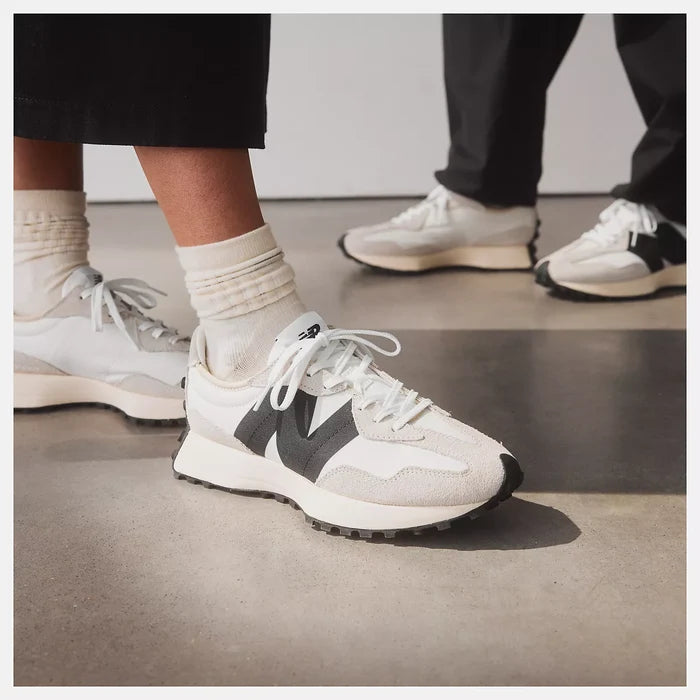 327 Sea Salt with White and Black
