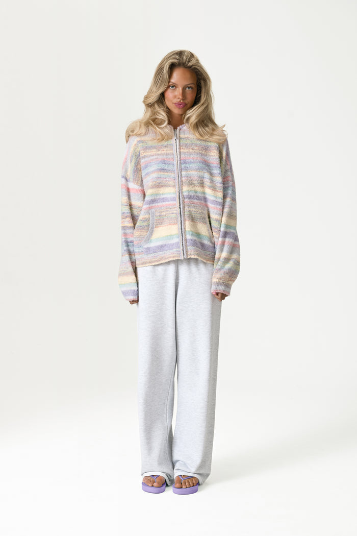 Model is 5'9" and wears a size S.