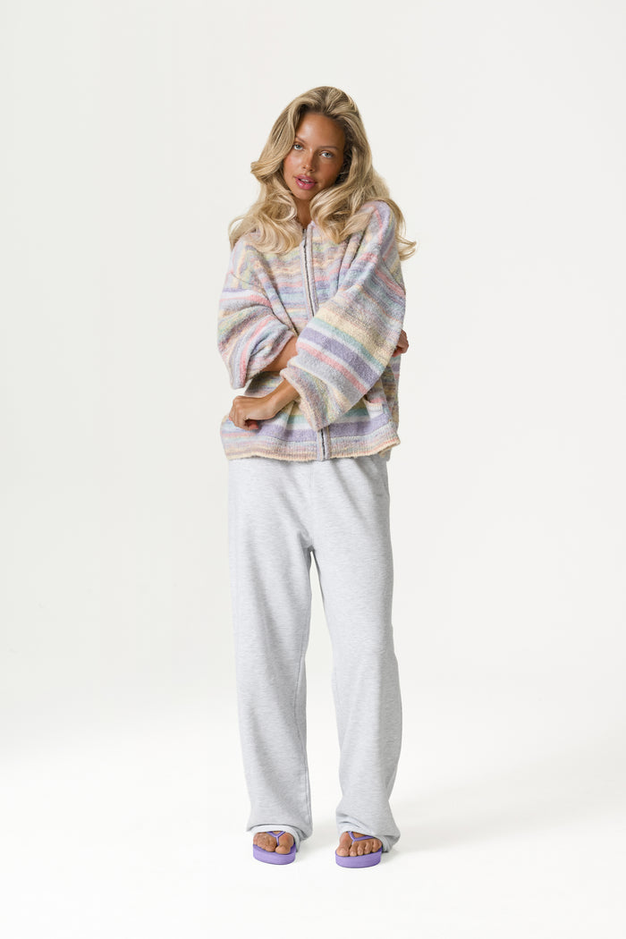 Model is 5'9" and wears a size S.