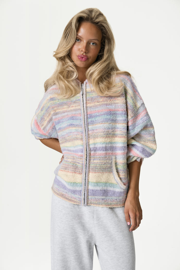 Model is 5'9" and wears a size S.
