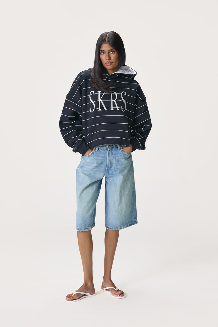 Model is 5'9" and wears a size S