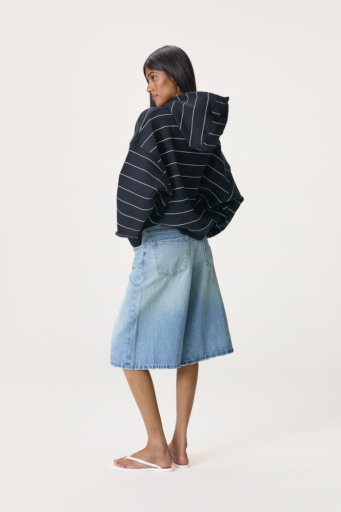 Model is 5'9" and wears a size S