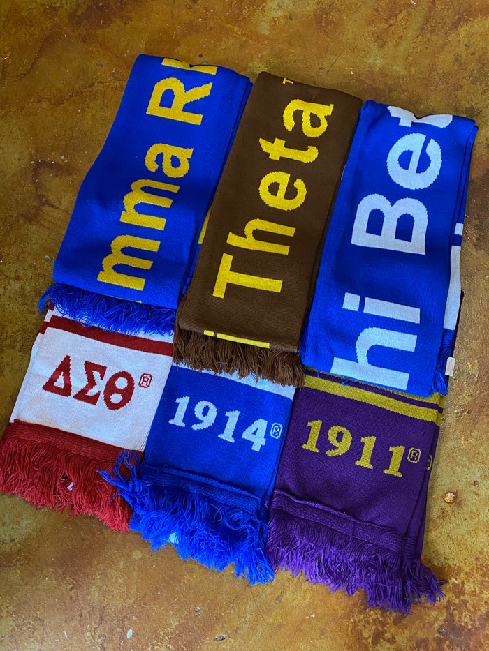 D9 - Winter Knit Scarves