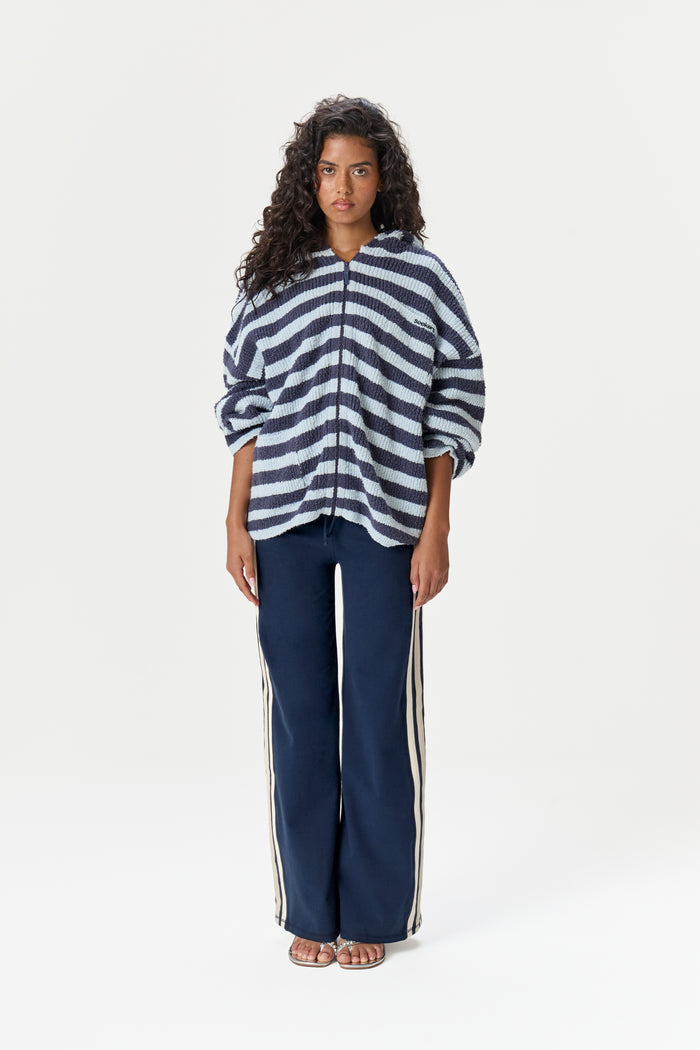 Model is 5'9" and wears a size S.