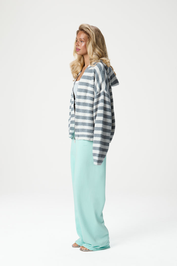 Model is 5'9" and wears a size S.