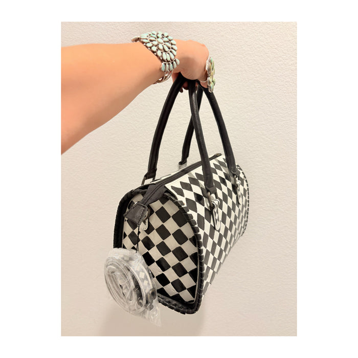 Medium black and white checker speedy
