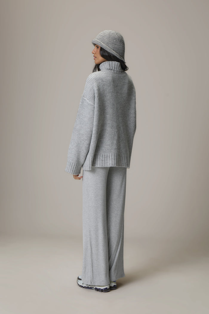 Model is 5'9 and wears size S.