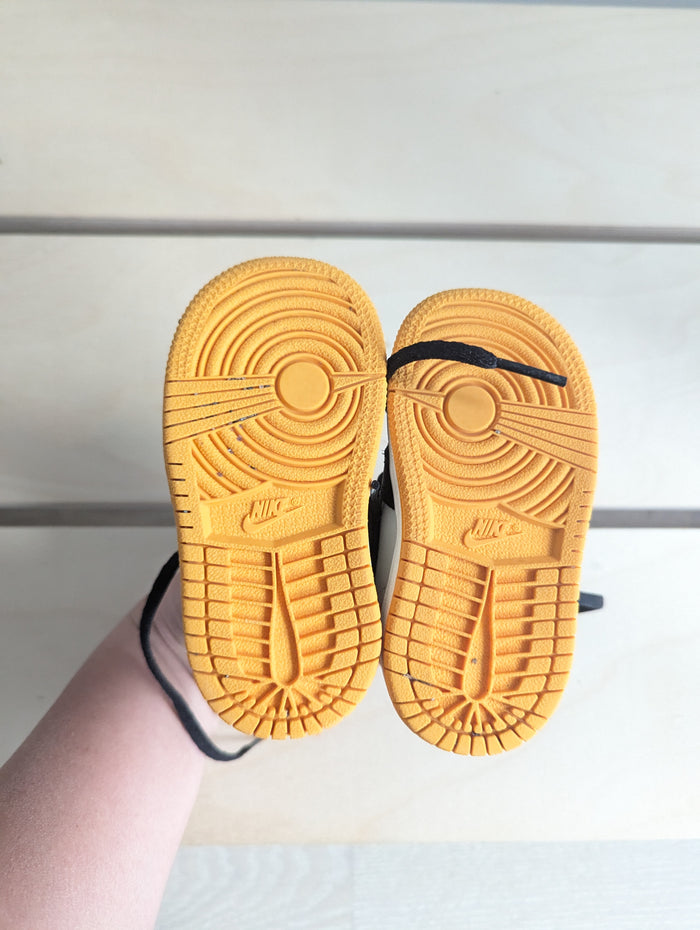 Nike Hightop Running shoes (5C)