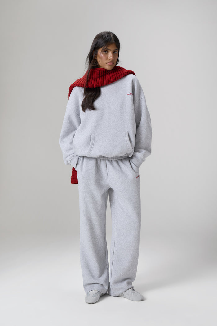 Model is 5'9" and wears a size S.