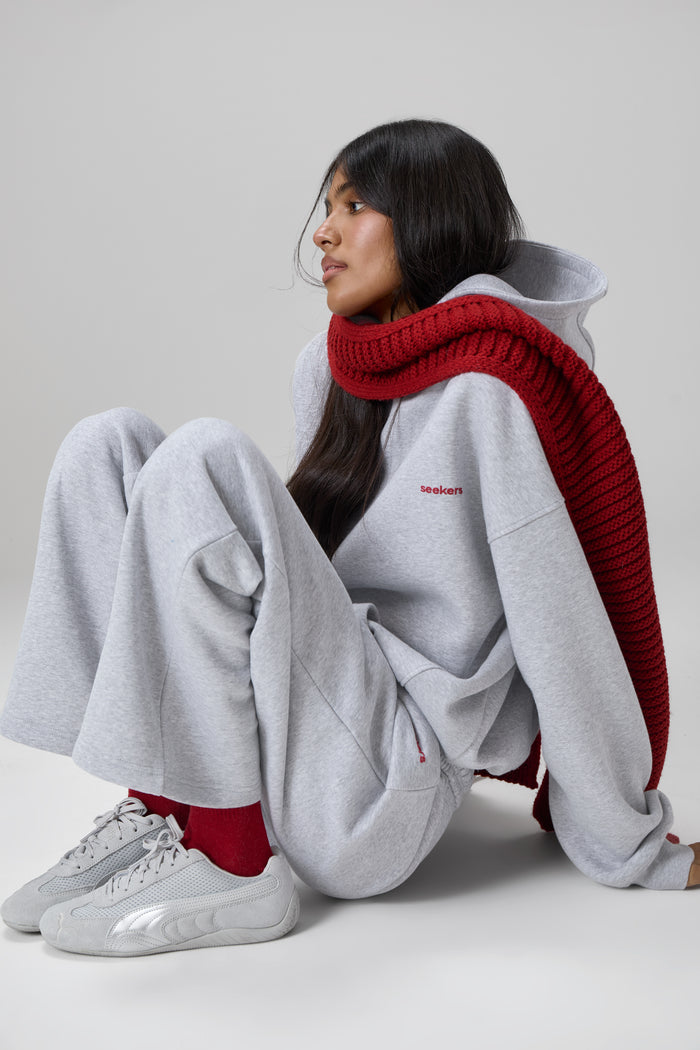 Model is 5'9" and wears a size S.