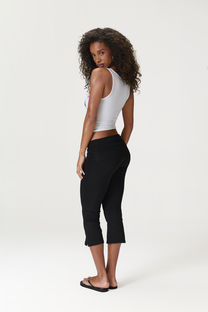Model's height is 5'9" and wears a size S.