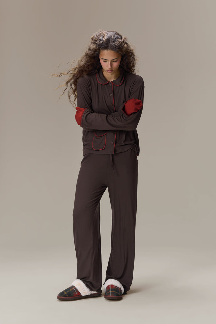 Model Lucia is 5'9" and wears a size S.