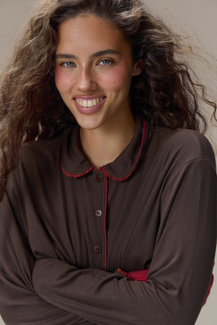 Model Lucia is 5'9" and wears a size S.