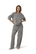 Model Nicola is 5'9" and wears a size S.