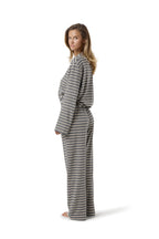 Model Nicola is 5'9" and wears a size S.