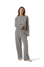 Model Nicola is 5'9" and wears a size S.