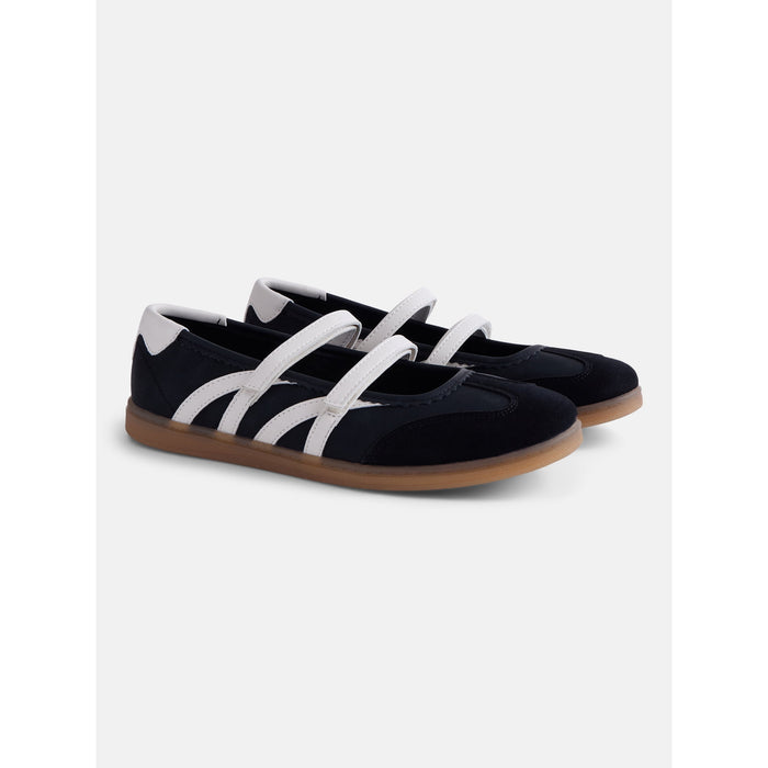 No Boundaries Women’s Strappy Ballet Sneakers con doble correa